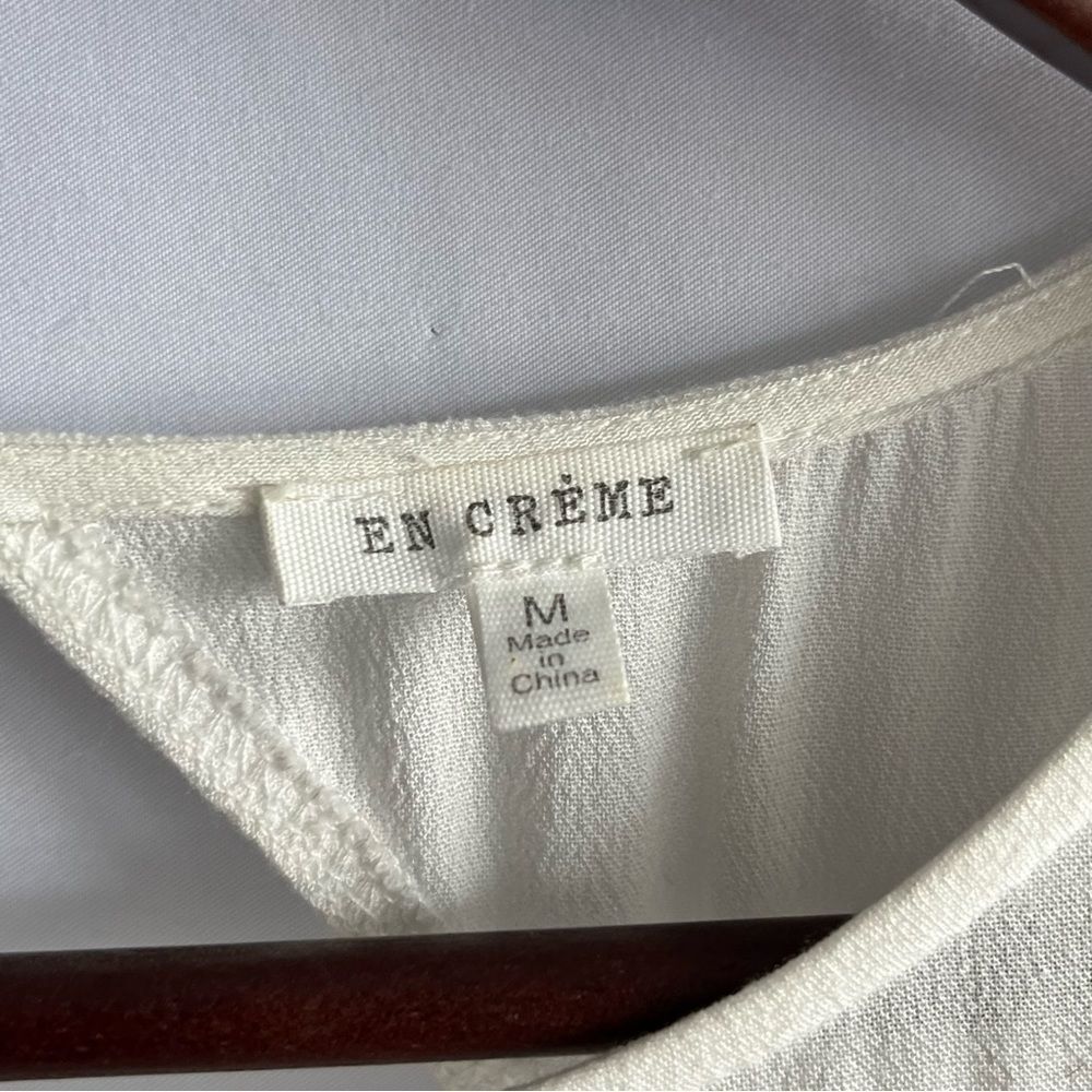 Urban Outfitters En Creme White Crochet Top with Open Back - Picture 4 of 7